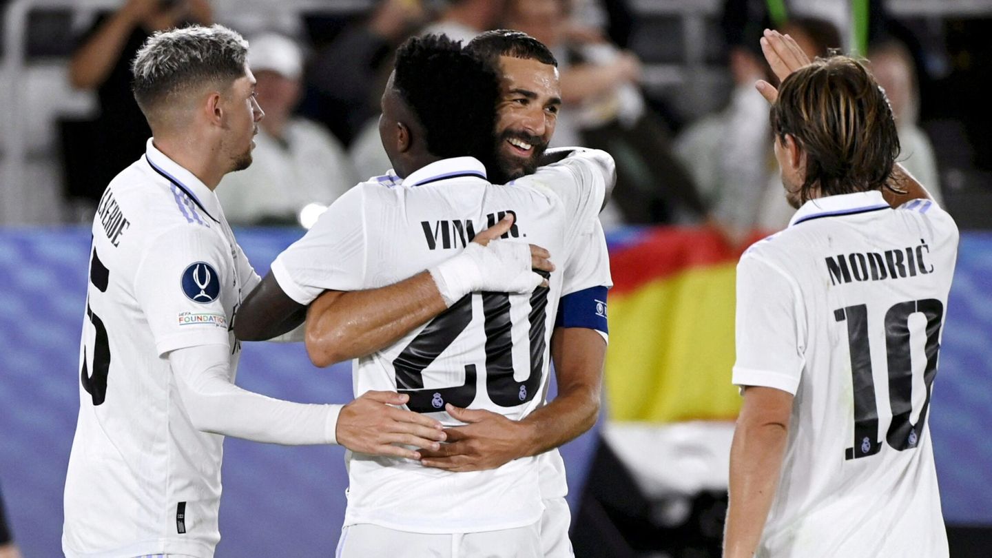 Benzema celebra su gol en la Supercopa de Europa con Valverde, Vinicius y Modric. (Reuters/Emmi Korhonen Lehtikuva)