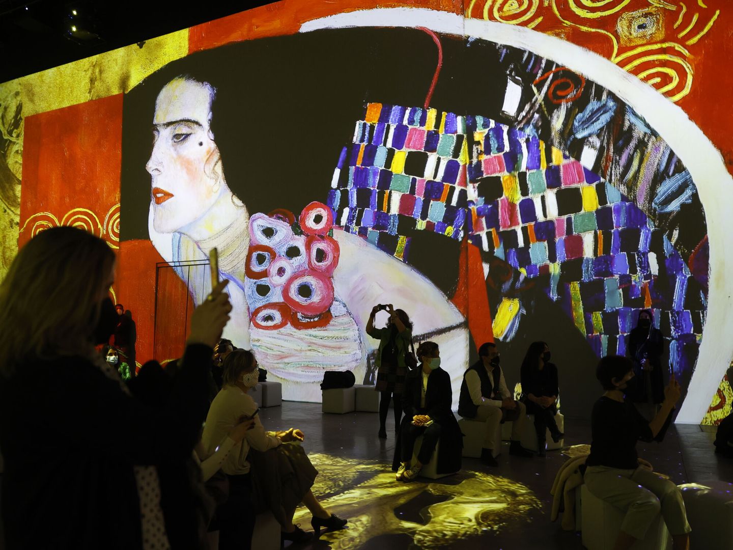 Experiencia inmersiva de Gustav Klimt en el Matadero. (EFE/Mariscal)