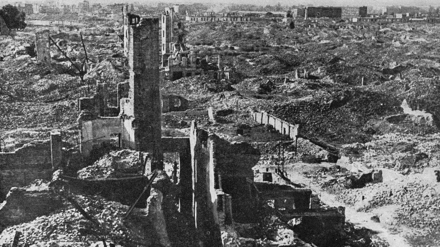 Ruinas del gueto de Varsovia tras la Segunda Guerra Mundial. (Dominio público)