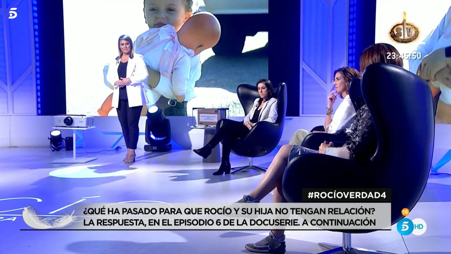 Carlota Corredera y Samanta Villar, en 'Rocío, seguir viva'. (Mediaset)