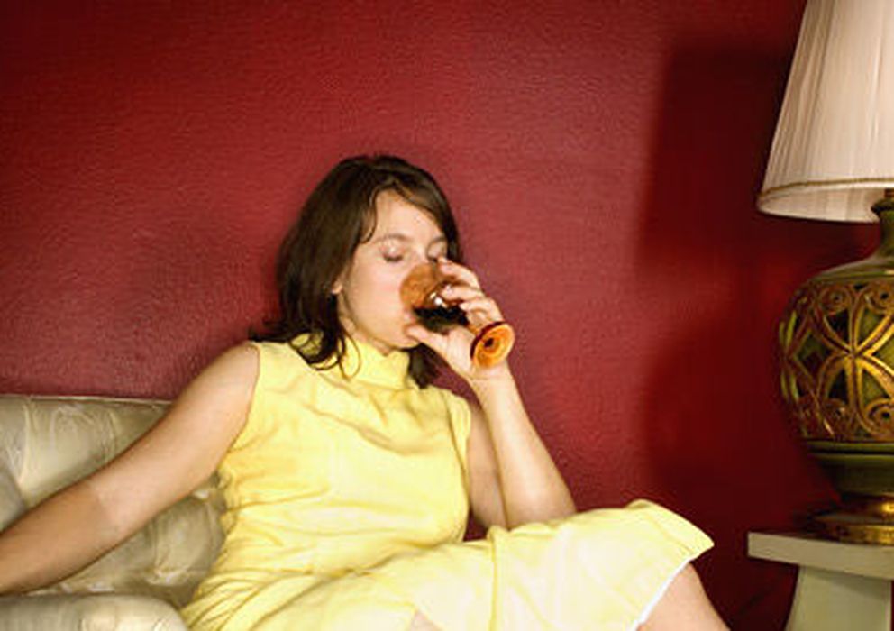 Foto: Las mujeres con estudios superiores y una carrera profesional prometedora tienen más riesgo de caer en el alcoholismo. (Corbis)