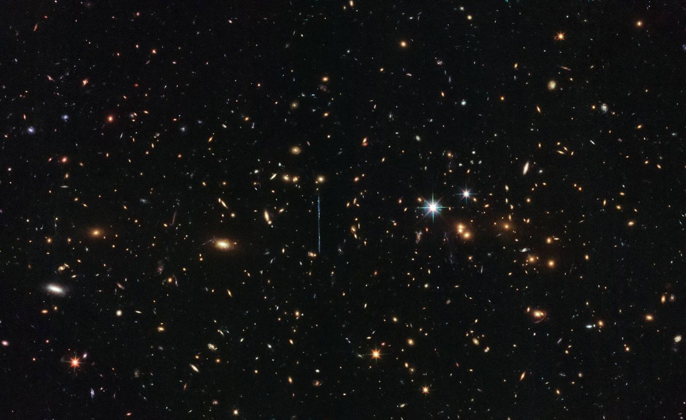 El cúmulo de galaxias CT-CL J0102-4915 del Gordo contiene la masa de tres millones de soles. Su existencia niega totalmente los modelos de materia oscura. (ESA/Hubble)
