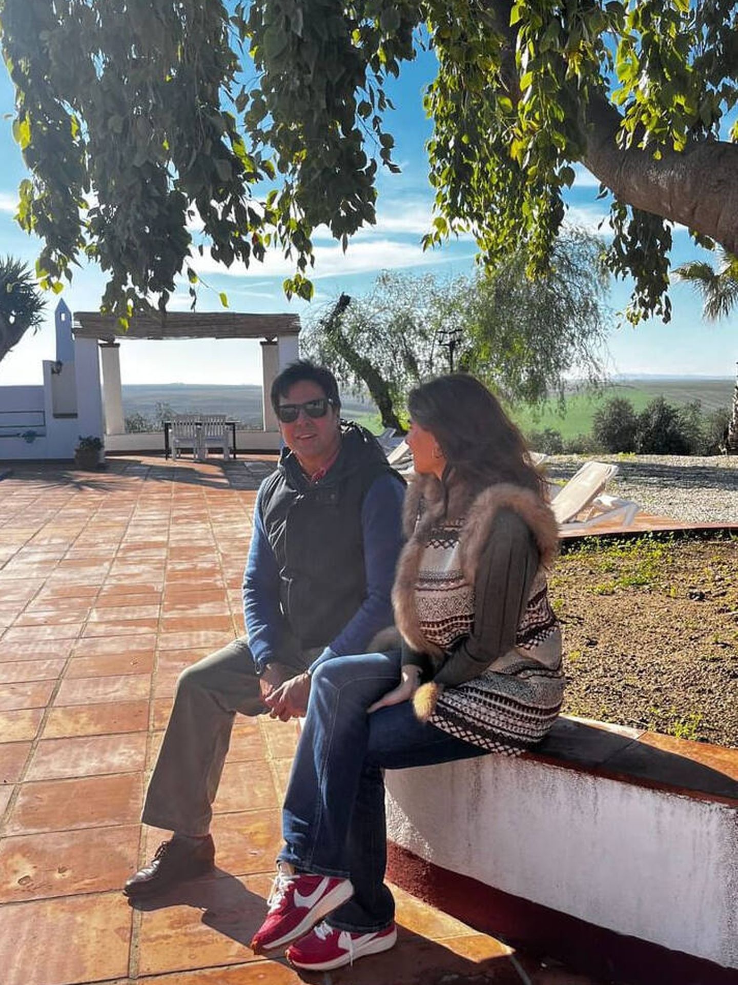 Lourdes Montes y Fran Rivera pasan el fin de semana en una casa rural. (Instagram/@lmontesoficial)