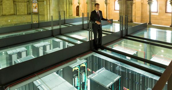 Foto: Pedro Duque visita el Barcelona Supercomputing Center en 2018 (EFE)