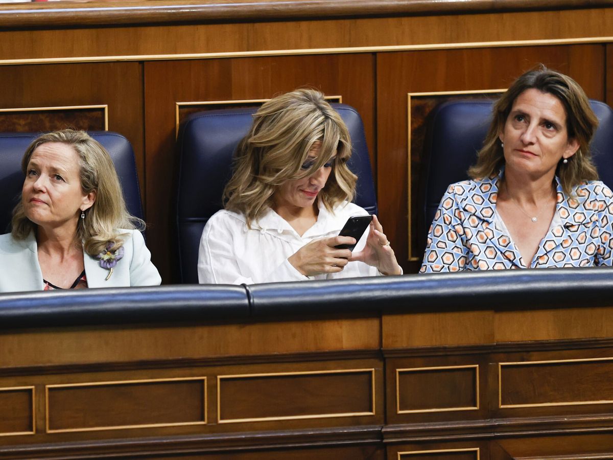 Foto: Nadia Calviño, Yolanda Díaz y Teresa Ribera, en el Congreso. (EFE/Chema Moya)