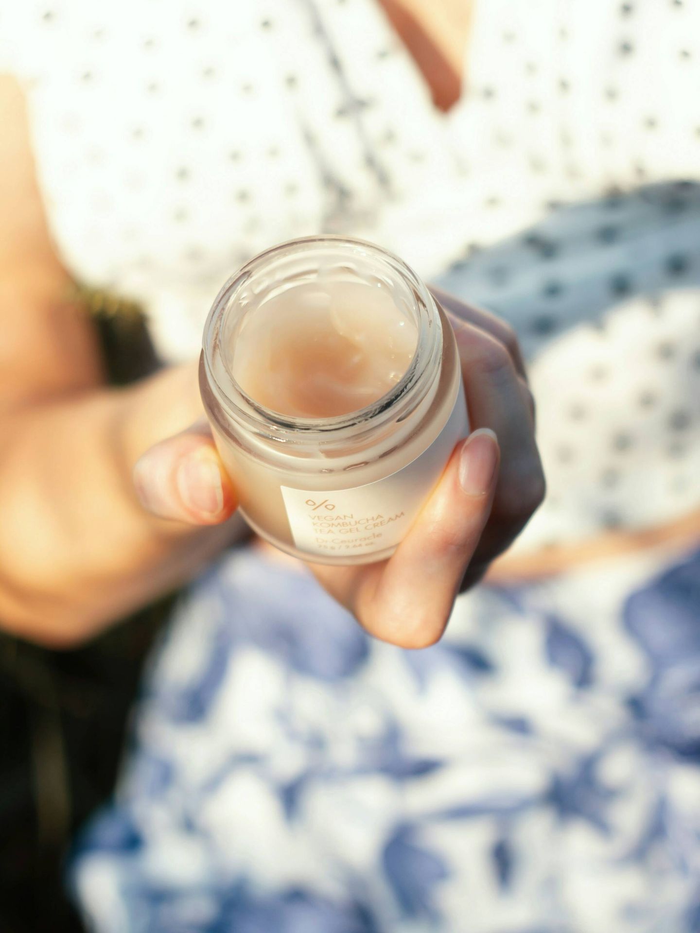 Una crema caducada puede producir acné o irritación. (María Lupan/Unsplash)