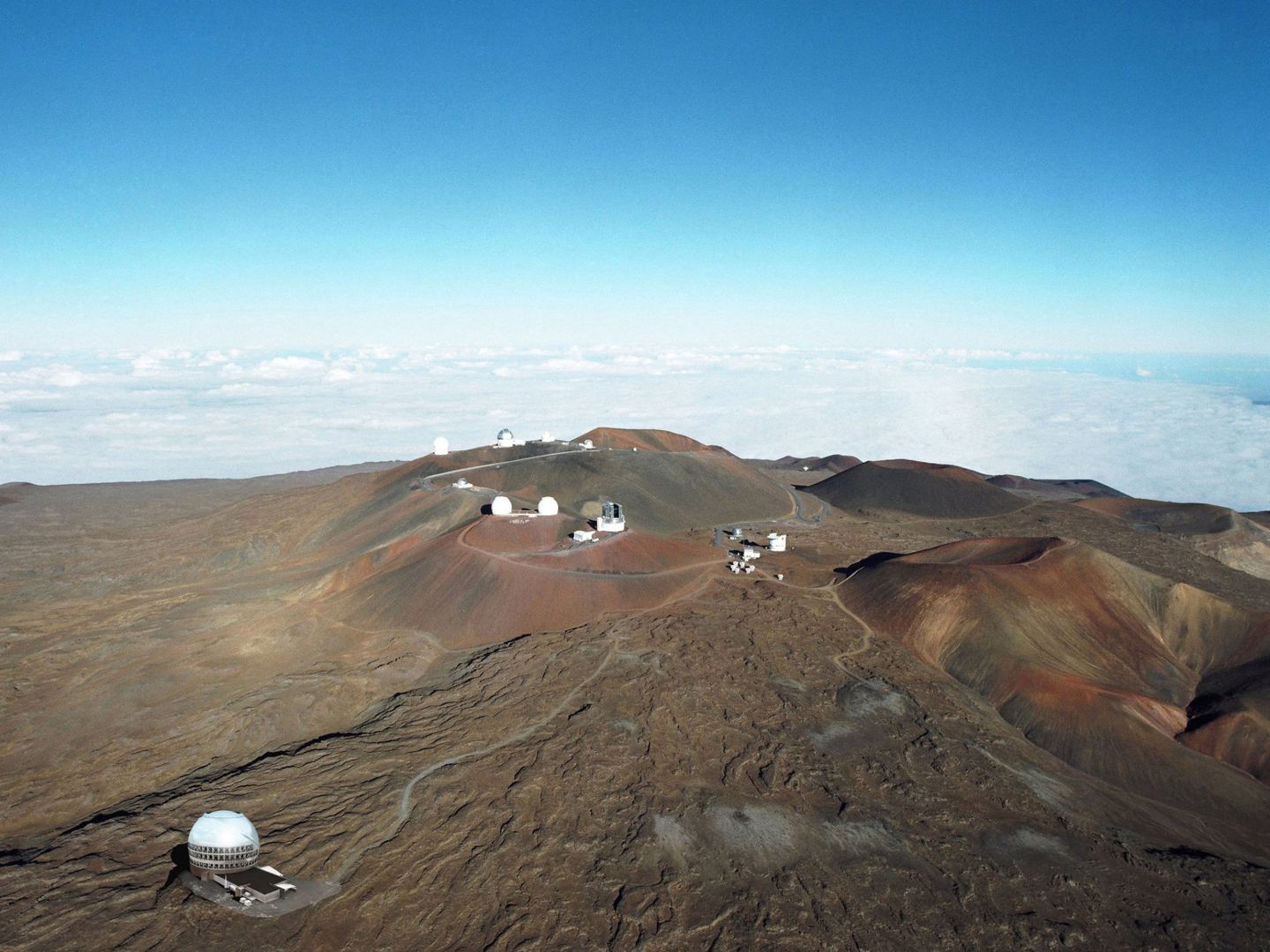 Ilustración de cómo luciría el TMT en su emplazamiento en Mauna Kea. (Reuters)