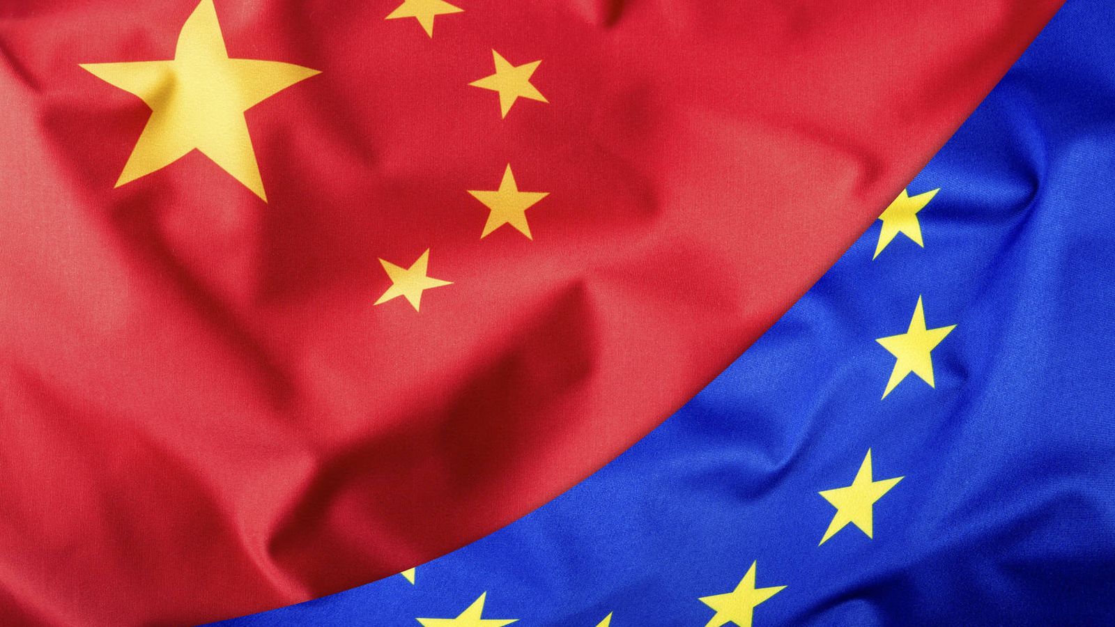 Foto: Bandera China y Unión Europea (iStock)