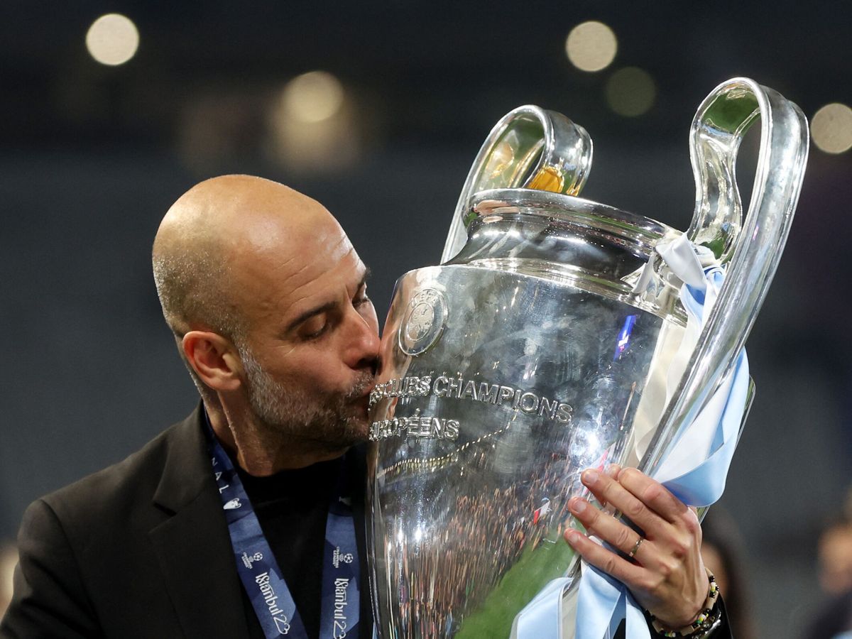 Foto: El catalán besa el trofeo. (Reuters/Murad Sezer)