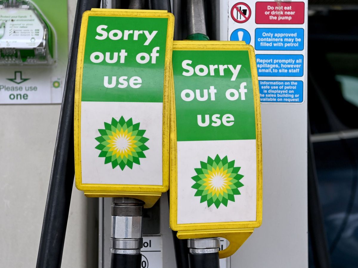 Foto: Una gasolinera en Londres con desabastecimiento por la falta de camioneros (EFE)