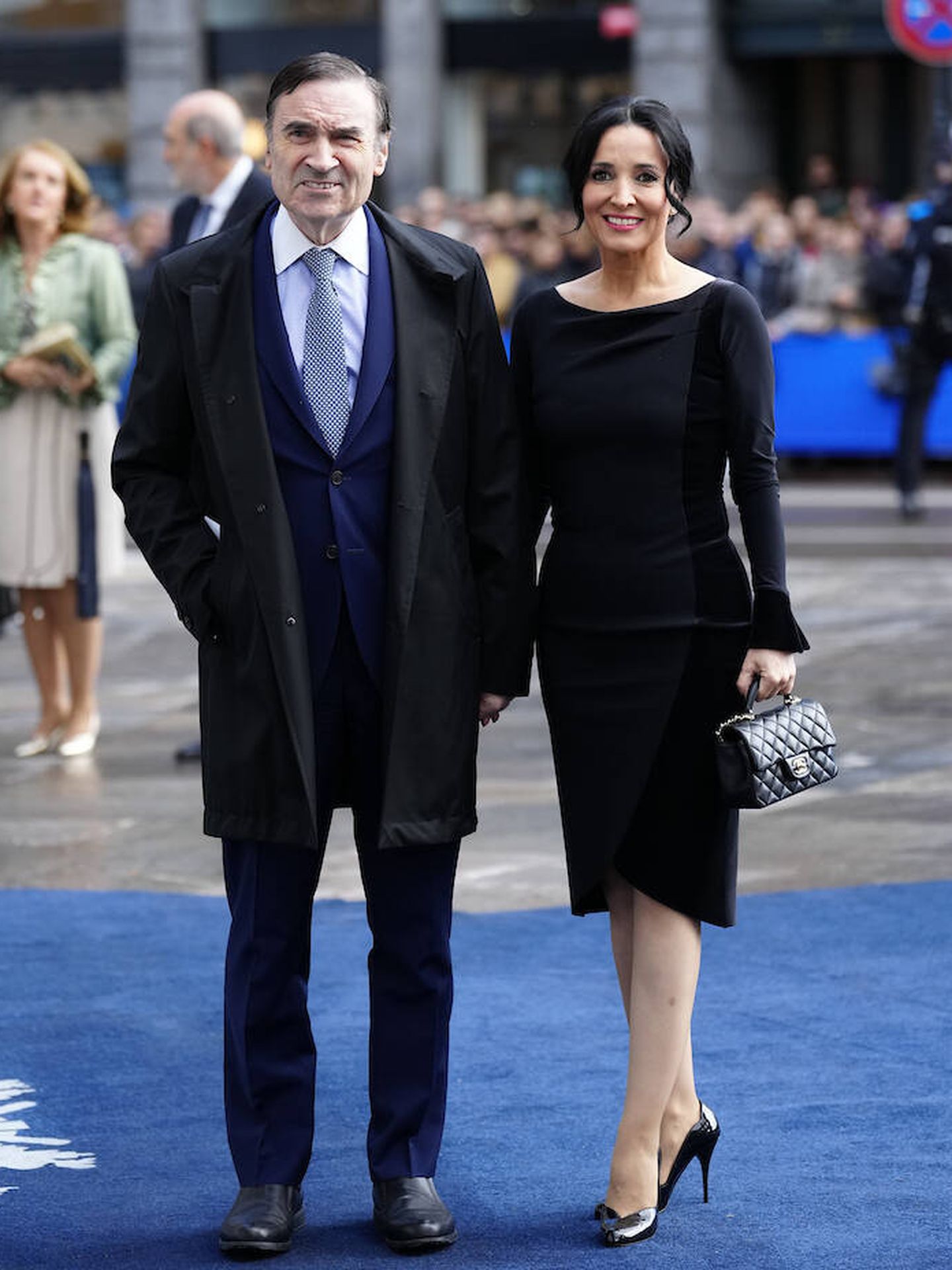 Pedro J. y su esposa, Cruz Sánchez de Lara, a su llegada. (LP)