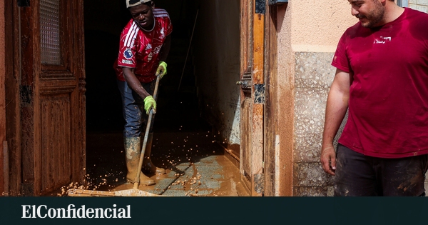 Madrigueras (Albacete) se reconstruye entre barro y coches apilados tras una noche de fuertes lluvias:  Cuando llegó el ES-Alert ya había ríos en las calles 