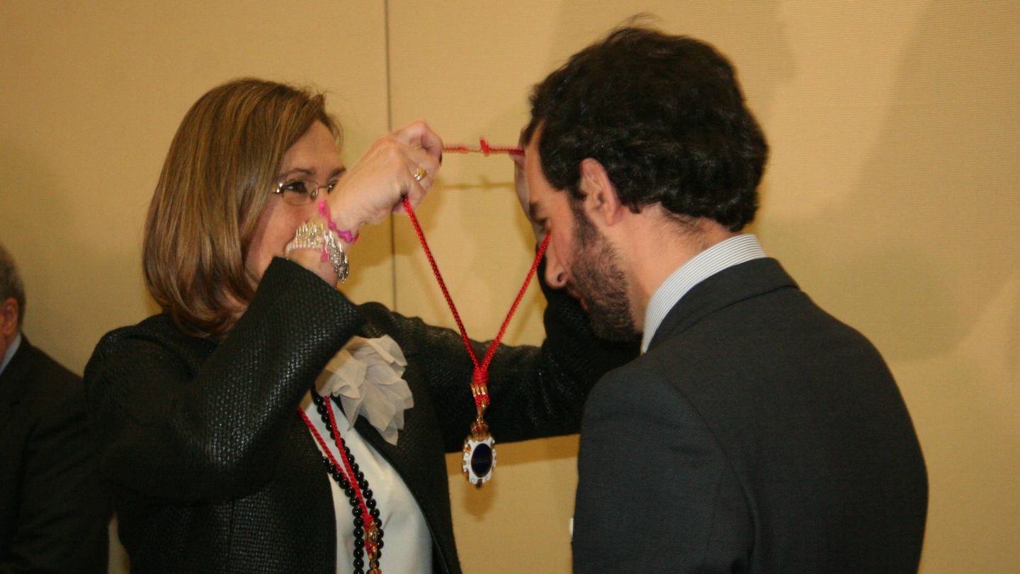 Gumpert y Sánchez Puig durante la toma de posesión del diputado. (ISDE)