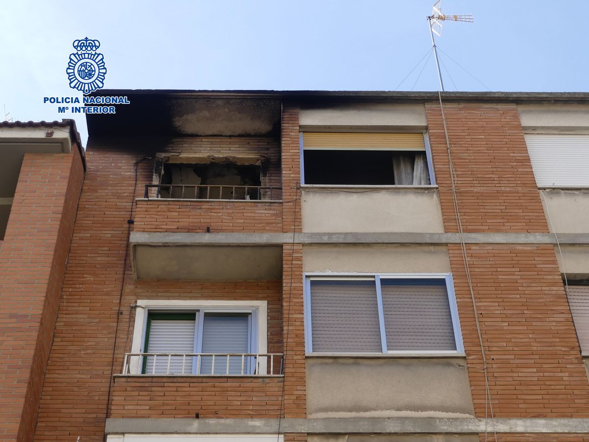 Foto: Un incendio en Zaragoza en una foto de archivo. (EFE)