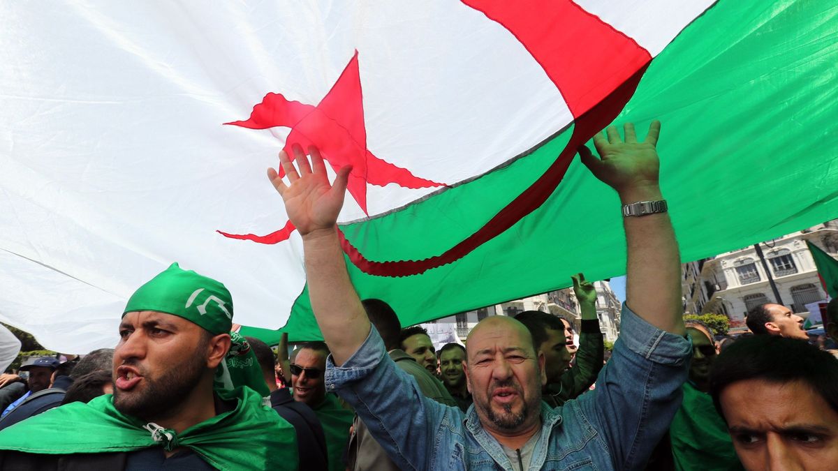 Masiva manifestación sindical en Argelia para exigir el fin del régimen