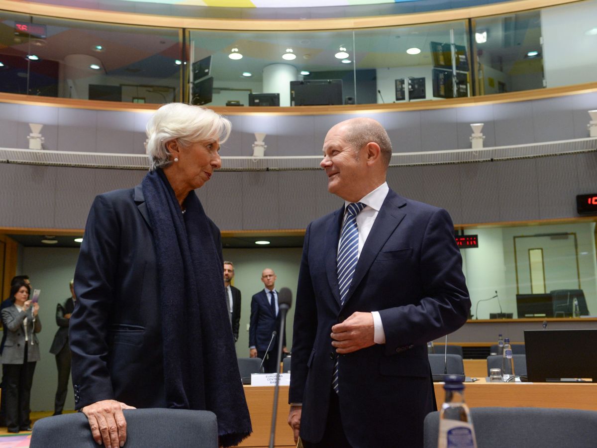 Foto: El ministro de Finanzas alemán, Olaf Scholz, y la presidenta del BCE, Christine Lagarde, en la reunión del Eurogrupo. (Reuters)