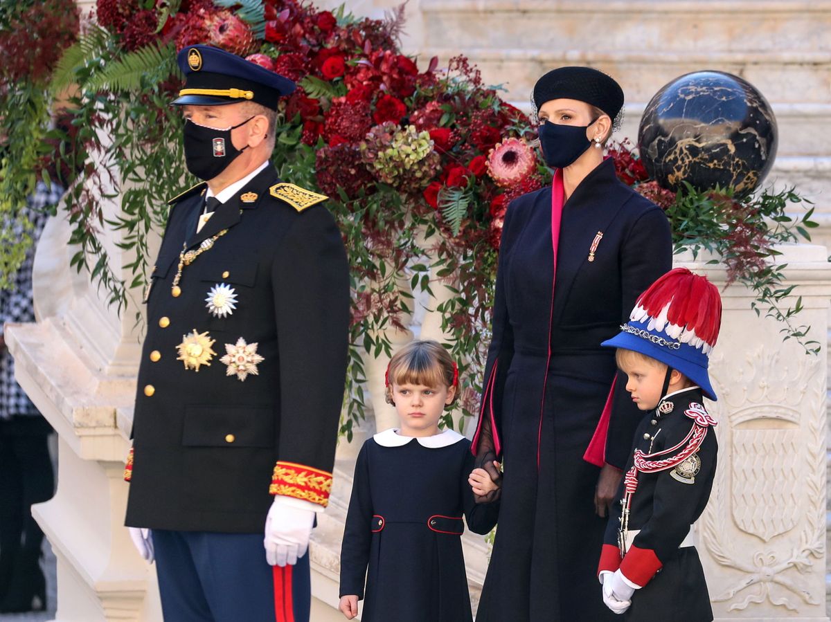 Foto: Alberto y Charlène, con sus hijos en las celebraciones del Día Nacional. (Reuters)