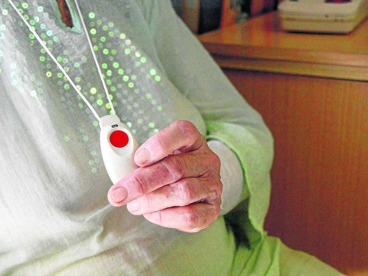 Foto: El pulsador con el que los ancianos se comunican con el servicio de teleasistencia (Ayuntamiento de Madrid)