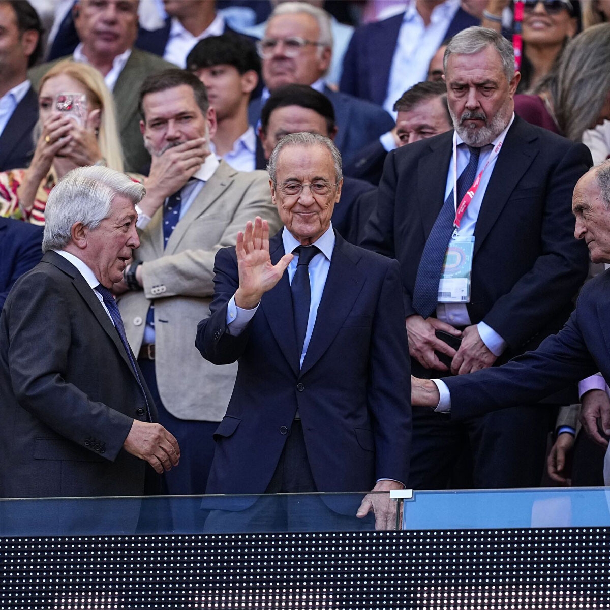 Foto de Florentino Pérez y Abu Dabi firman la paz con un palco VIP de Moeve en el Bernabéu