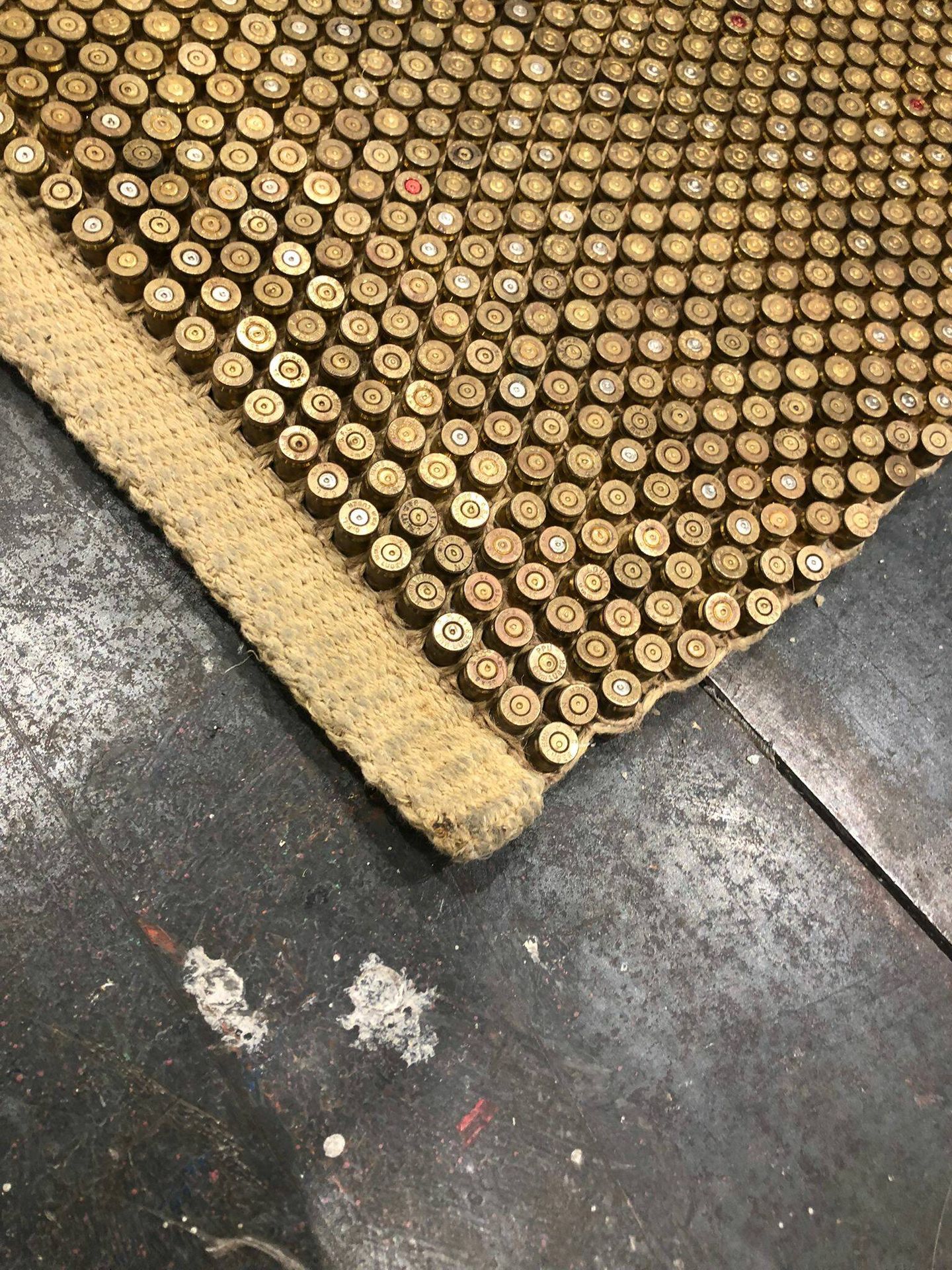 Fragmento de la alfombra compuesta por balas. (Vanitatis)