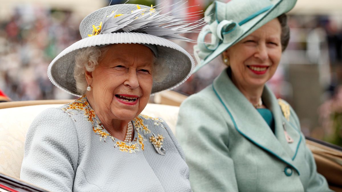 Isabel II soluciona los problemas económicos de un británico (y no es la primera vez)