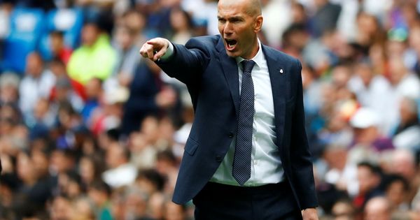 Foto: Zinédine Zidane, en el banquillo del Santiago Bernabéu. (Reuters)