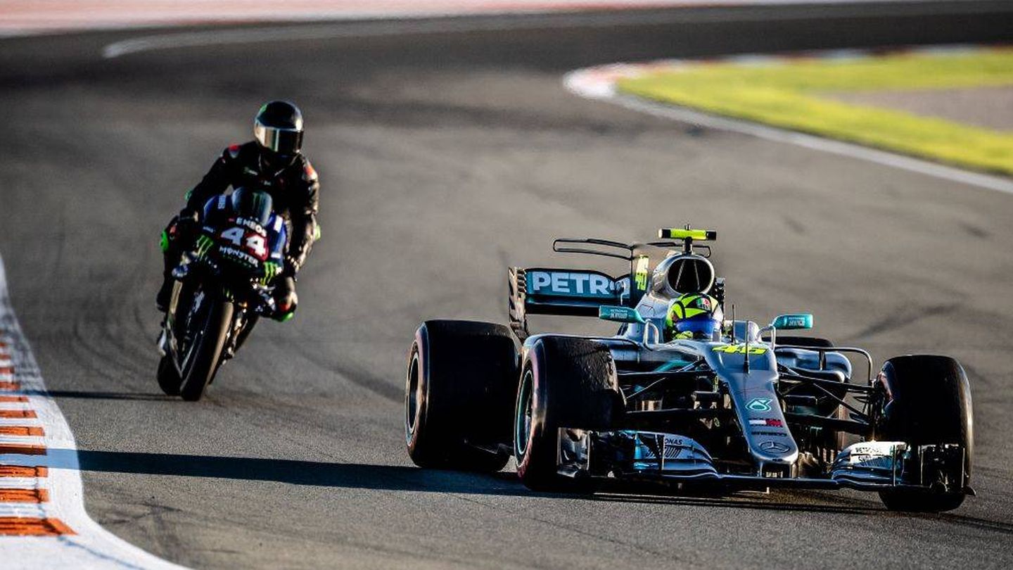 Rossi y Hamilton se admiran mutuamente e intercambiaron sus monturas hace un par de años. Son los referentes de sus respectivas especialidades (@YamahaMotoGP)