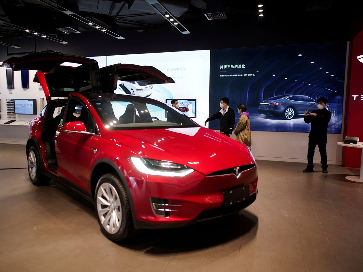 Foto: Un Model X, en uno de los concesionarios de Tesla. (Reuters)