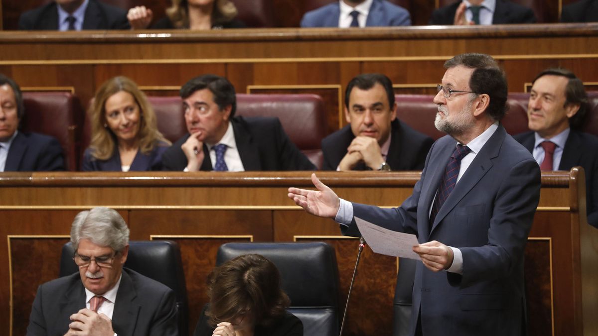 Rajoy apoya a Catalá y atribuye el acoso del PSOE por corrupción a sus primarias