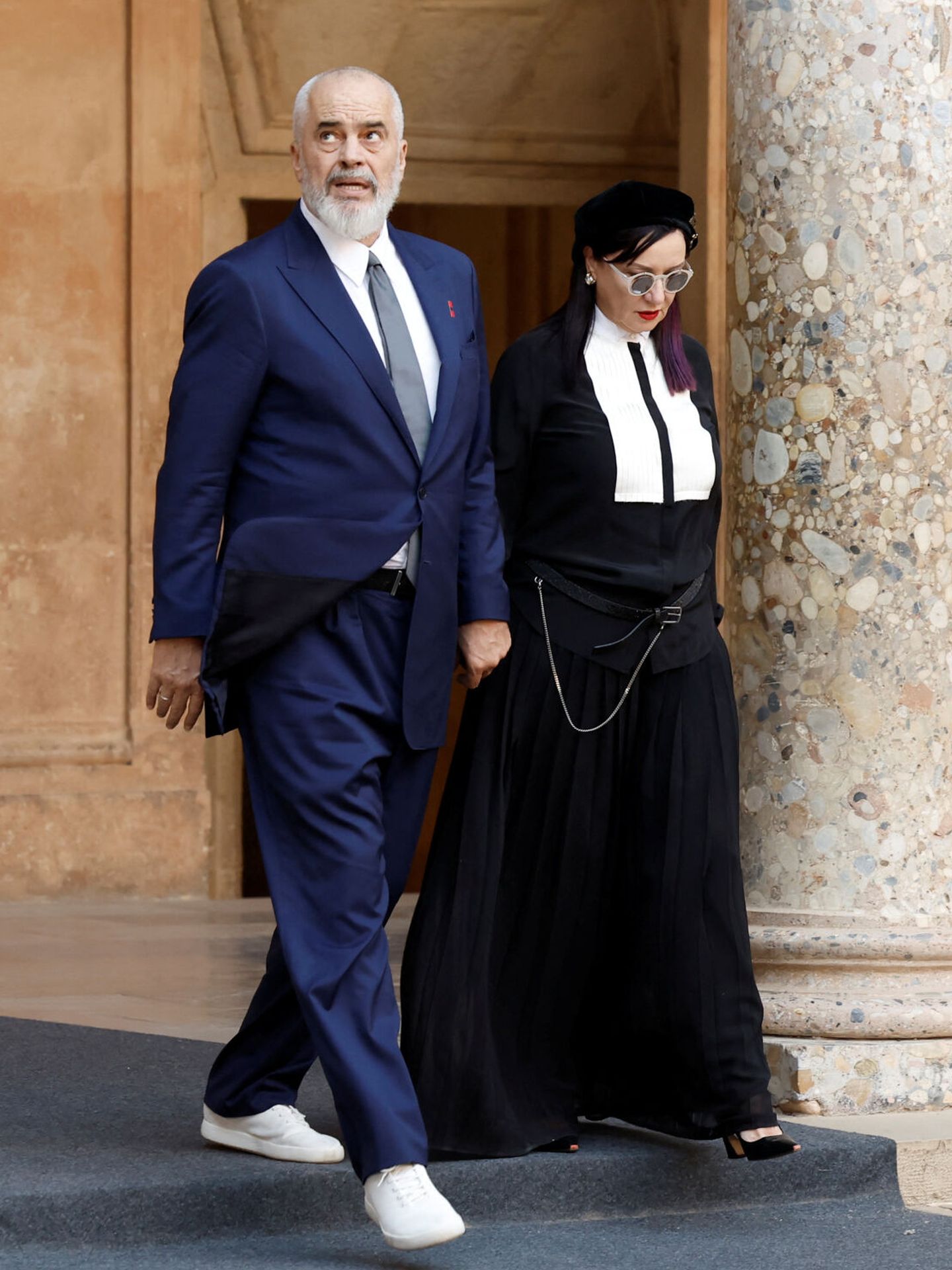 El primer ministro albano, Edi Rama, y su mujer en su llegada a la Alhambra. (Reuters/John Nazca)