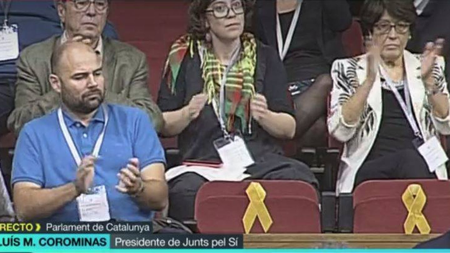 Lazos amarillos en el pleno del Parlament (La Sexta)