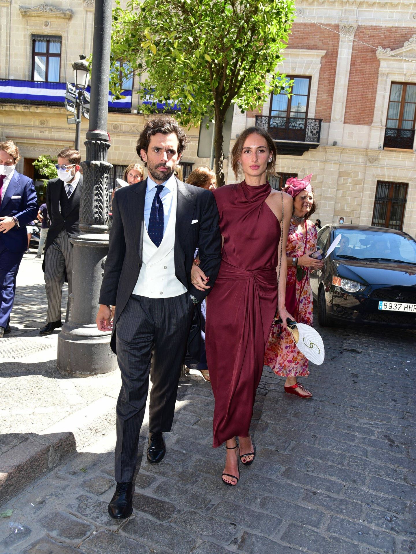 Alonso Aznar y su novia, Renata Collado, en la boda de Carlos Cortina en Jerez. (Gtres)