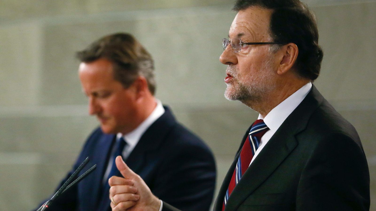 Foto: El presidente del Gobierno en funciones, Mariano Rajoy, y el primer ministro británico, David Cameron. (Efe)