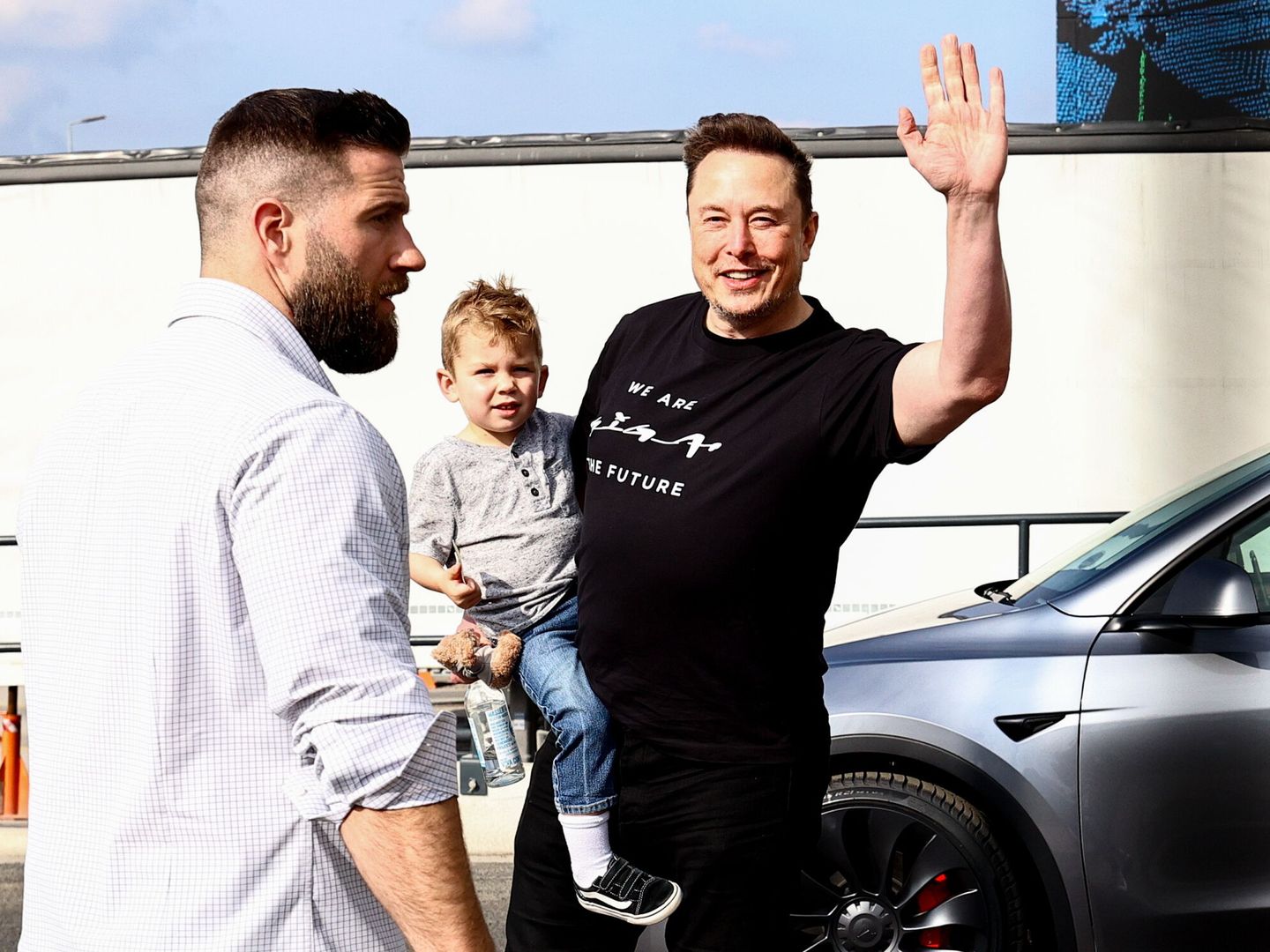 Musk, durante una visita a una factoría Tesla en Alemania. (Reuters)