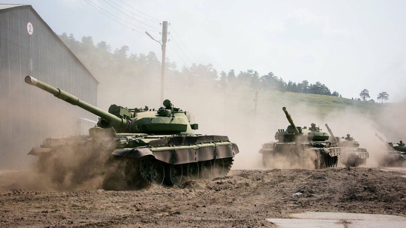 Foto: Carros T-62 en acción. (Defense News)