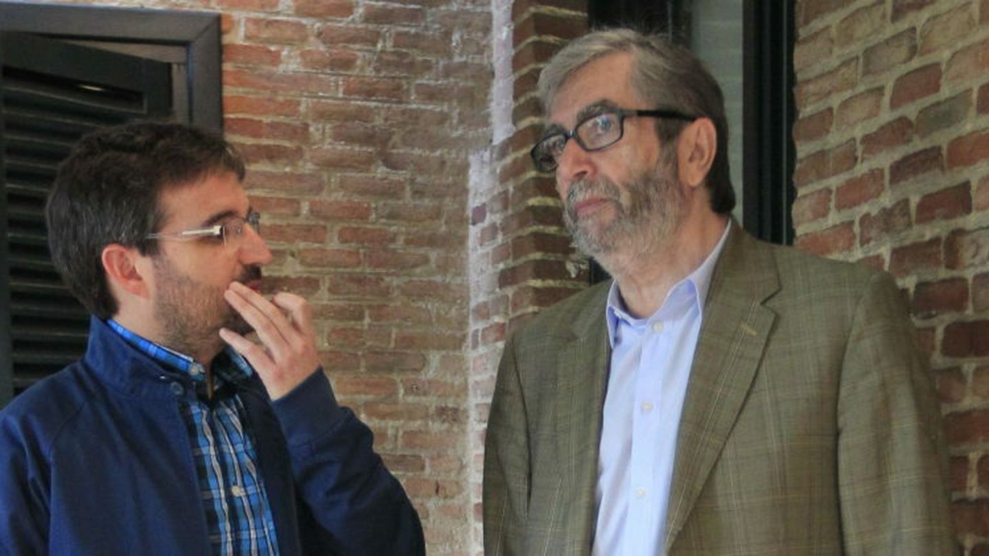 Jordi Évole y Antonio Muñoz Molina, en la Residencia de Estudiantes de Madrid. (Efe)