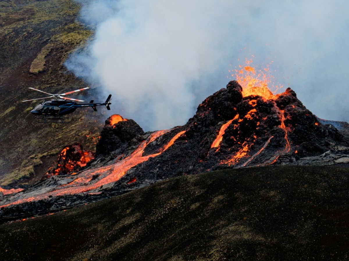Foto: El volcán Fagradalsfjall que entró en erupción dejando imágenes impresionantes (REUTERS)