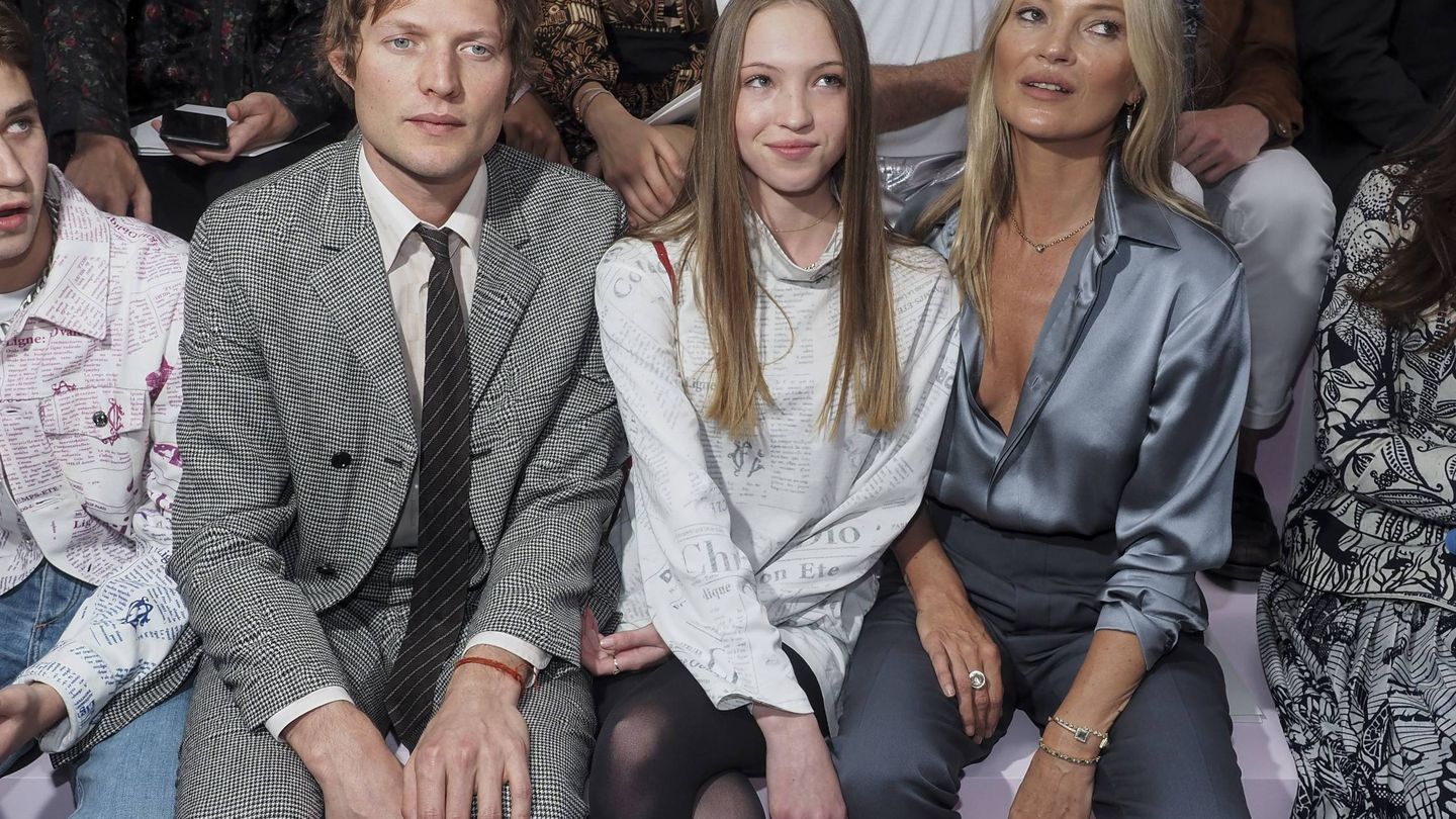 Nikolai, Kate y su hija, Lila Moss. (CP) 