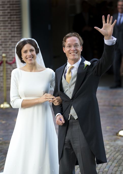 Foto: Jaime de Borbón y Parma y Viktoria Cservenyák, durante su boda (I. C)
