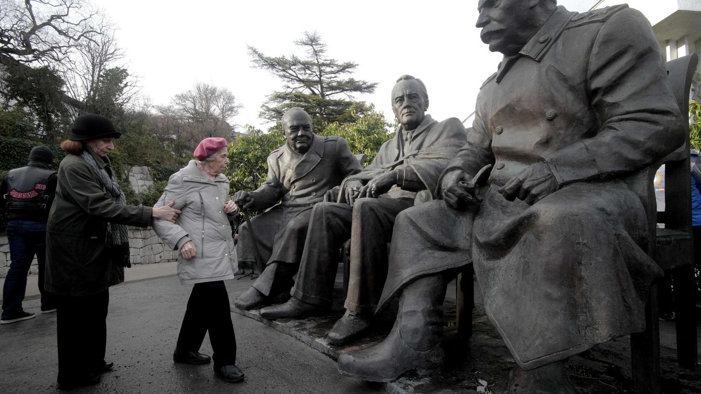Esculturas de Stalin, Roosevelt y Churchill en Yalta. (Reuters)          