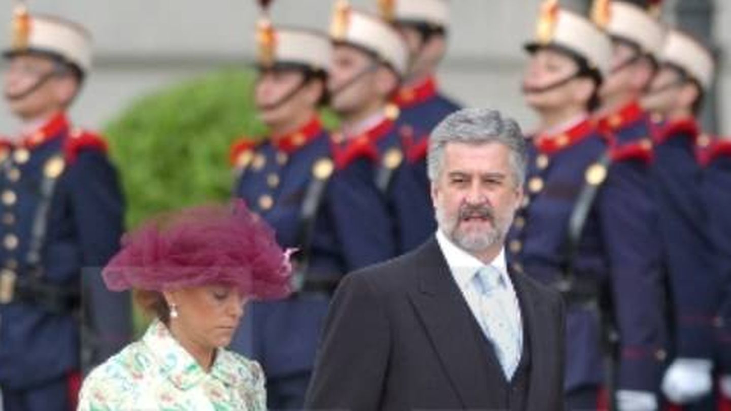 Manuel Marín y Carmen Ortiz, en la boda de los reyes Felipe y Letizia. (EFE)