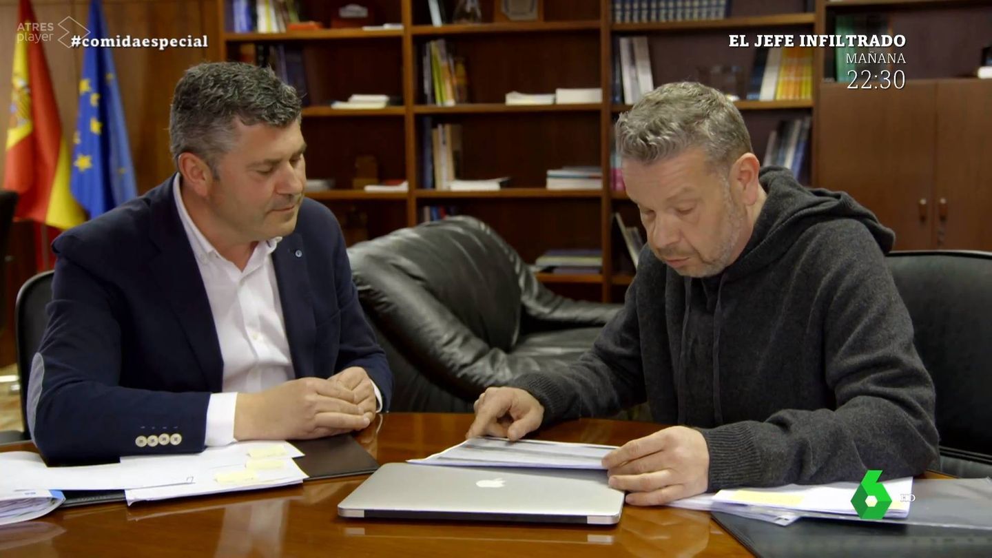 Alberto Chicote y el delegado del Gobierno de la Xunta, en '¿Te lo vas a comer?'. (La Sexta)