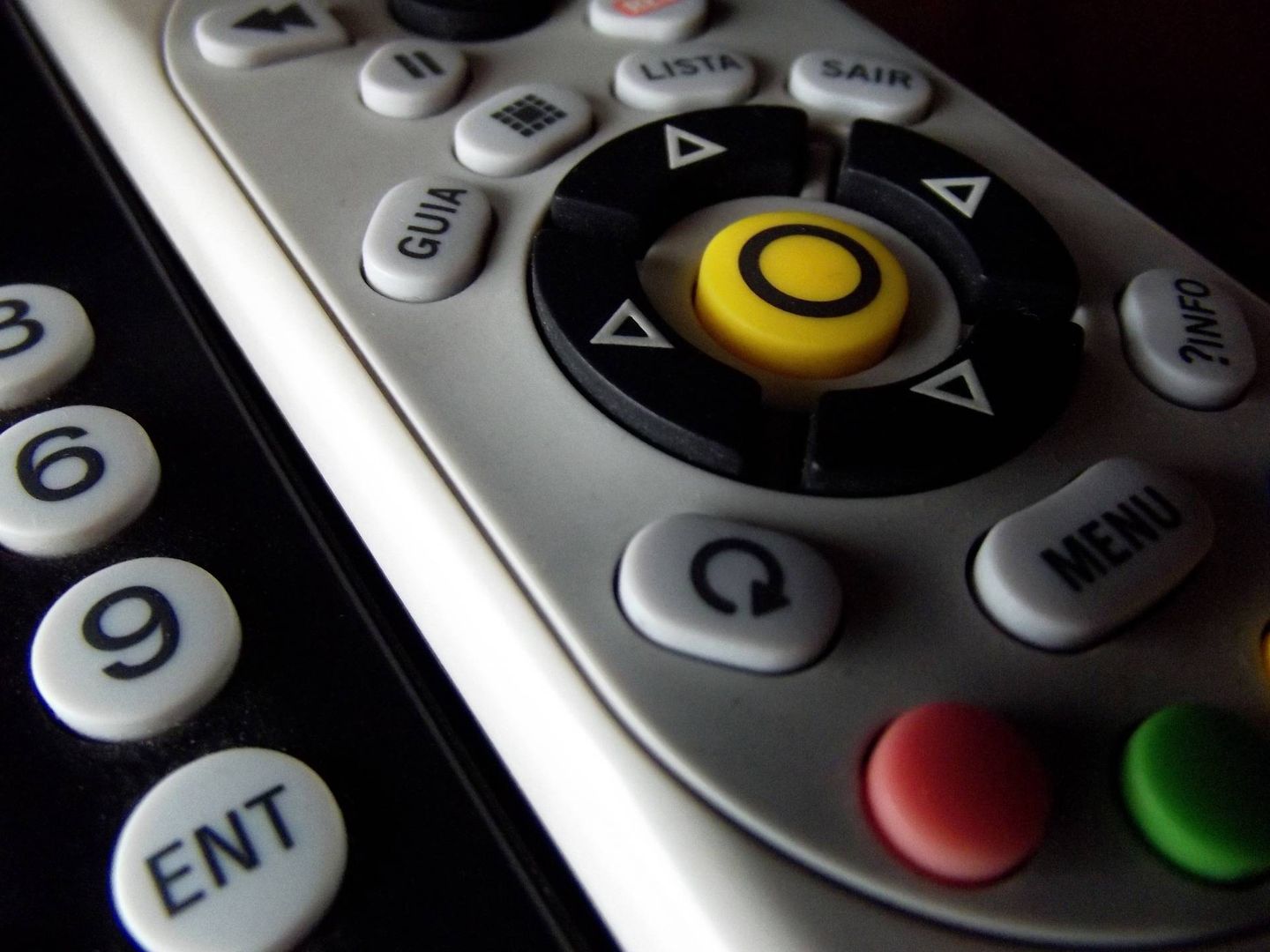 Color, brillo, contraste… Desde el mando a distancia se puede calibrar el televisor para ver series y películas