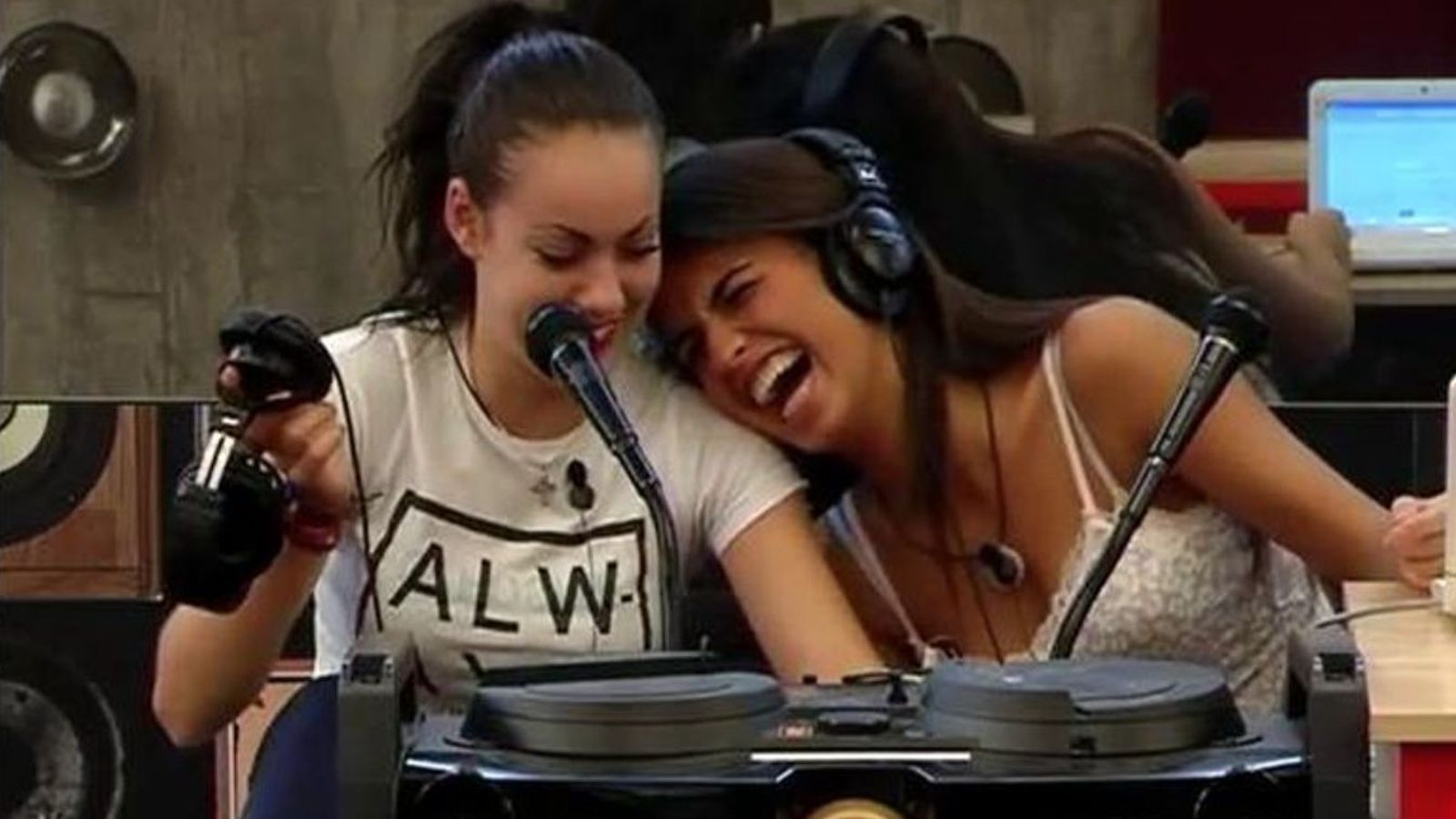 Foto: Sofía y Niedziela en la radio