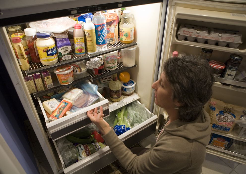 Foto: ¿Qué debemos meter antes en el refrigerador si queremos conservar la cadena del frío? (Corbis)