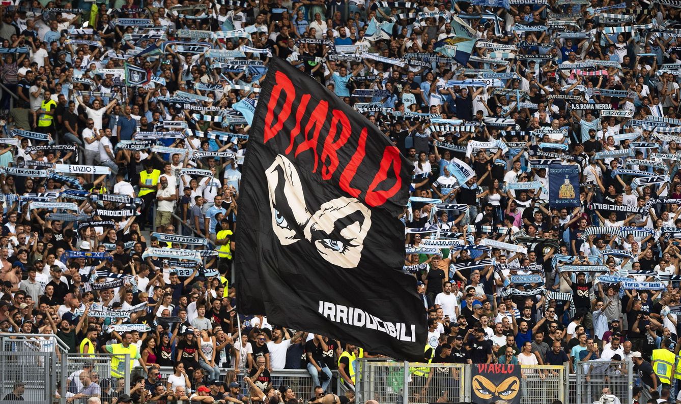 Los ultras de la Lazio se despiden del que fuera su líder, Fabrizio Piscitelli, asesinado en Roma en 2018 (EFE)