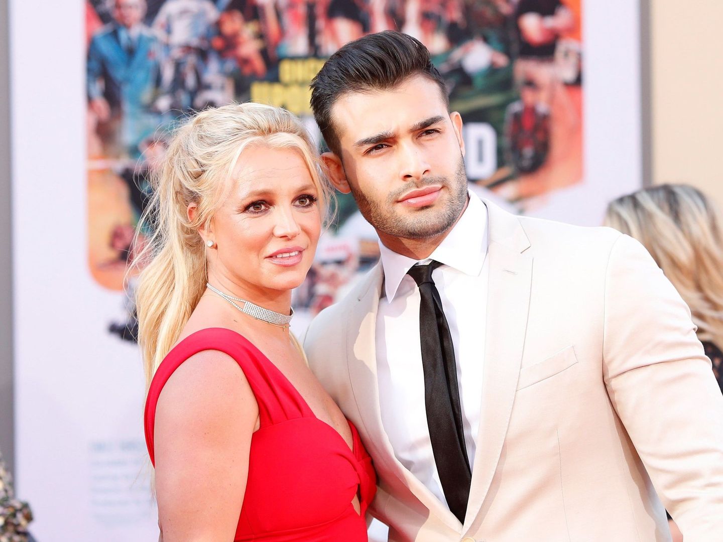 Britney y su actual pareja, Sam Asghari, en el estreno de 'Érase una vez' en Hollywood. (EFE)