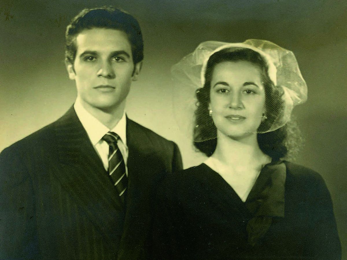 Foto: Paco Rabal y Asunción Balaguer el día de su boda, en 1951. ('Gracias por mi vida')