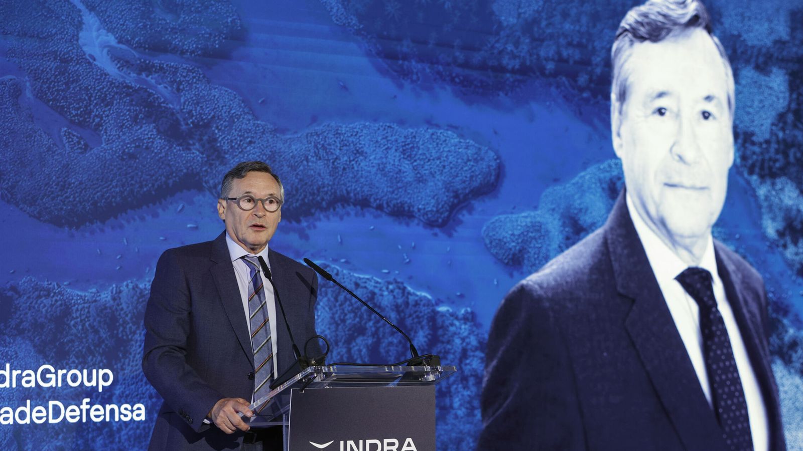 Simón fulmina a los 'generales' de Escribano para la nueva Indra