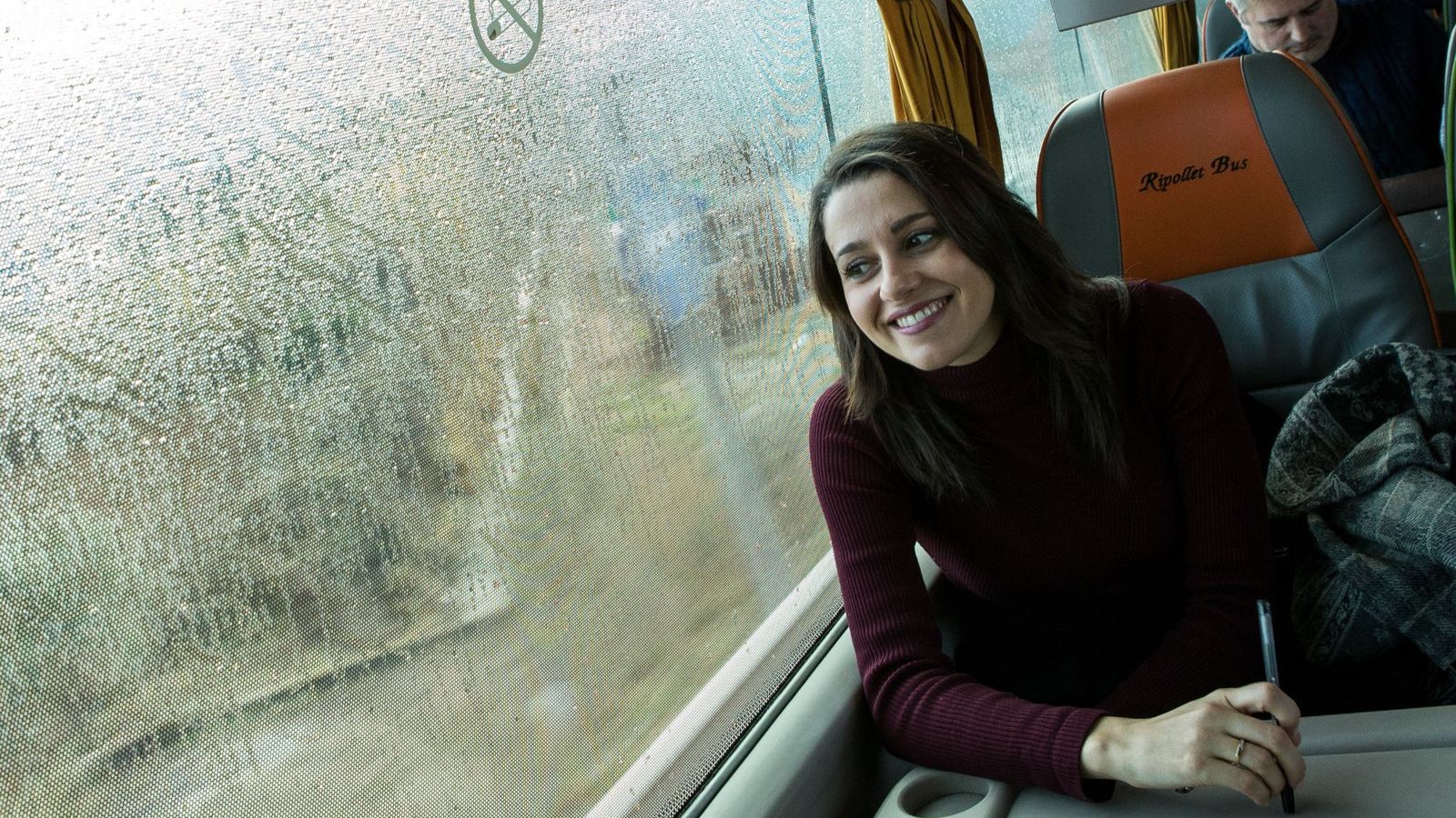 Foto: Inés Arrimadas en el autobús de campaña. (EFE)